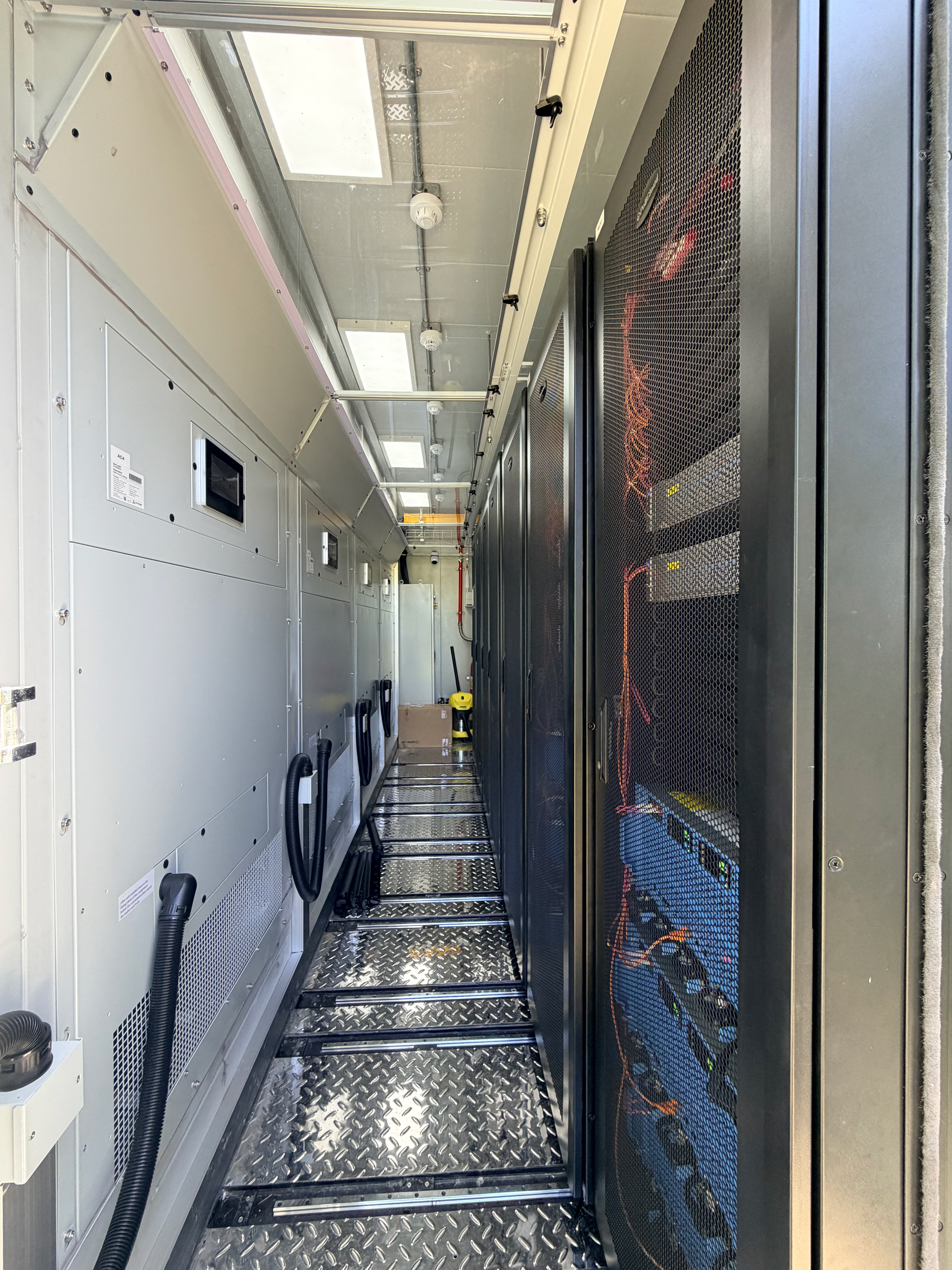 Server racks and technical systems inside the Policloud P100